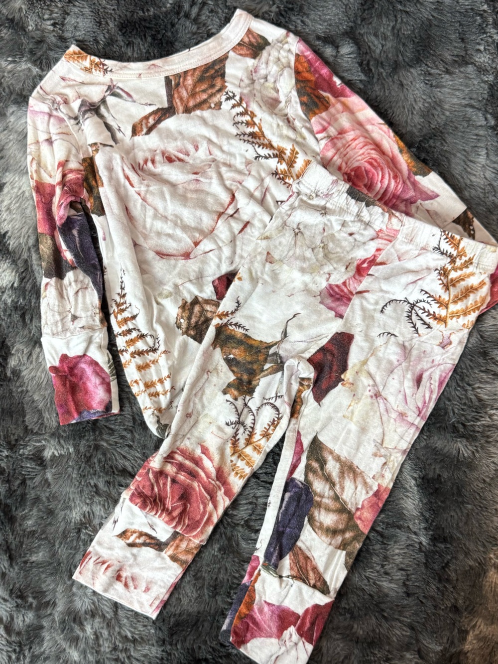 Posh Peanut Floral Long Sleeve 2-Piece Pajamas in White with Pink Roses